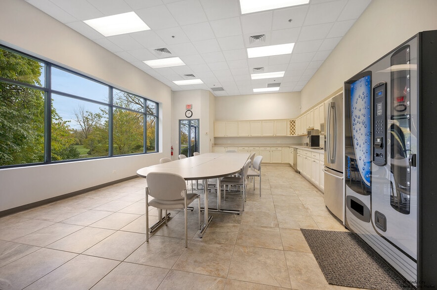 More Photos Of 1125 N Prospect Ave, Itasca Office For Sale