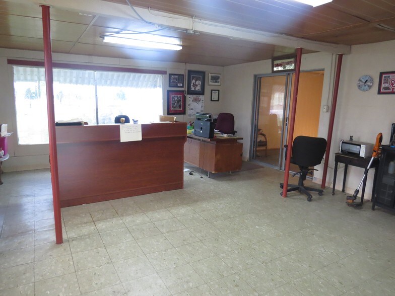 More Photos Of 3336 S Commerce St, Ardmore Self Storage For Sale