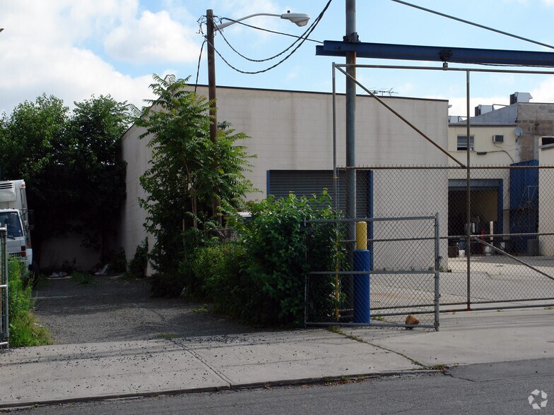 More Photos Of 203 Vanderpool St, Newark Warehouse For Lease