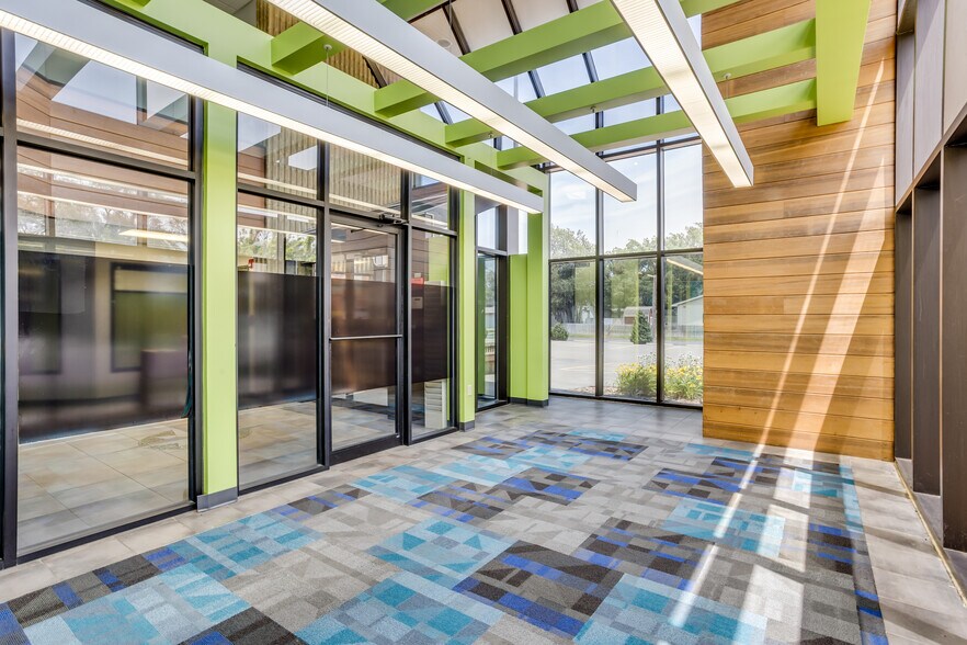 More Photos Of 500 W 1 St Ave, Hutchinson Office For Sale