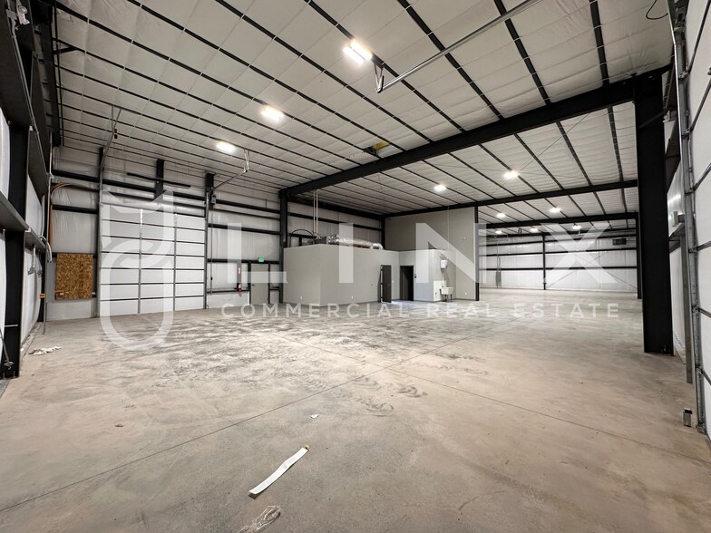More Photos Of 563 S Commerce Dr, Hurricane Industrial For Lease