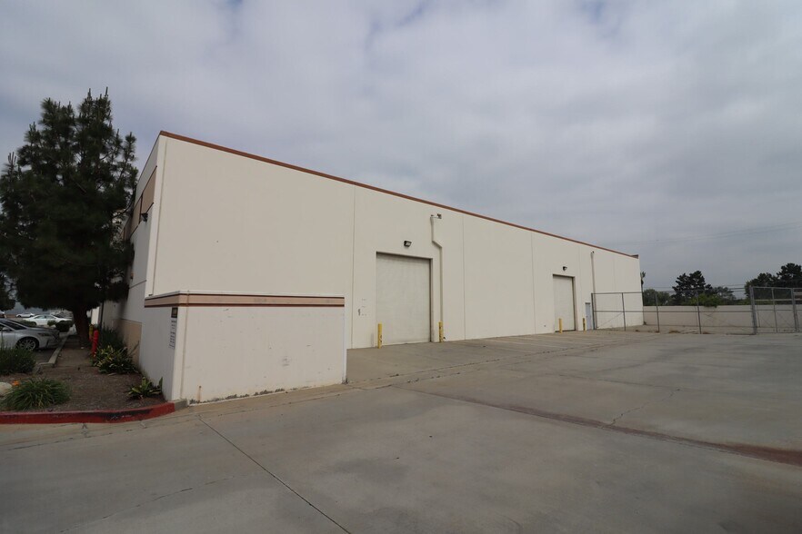 More Photos Of 620 S Magnolia Ave, Ontario Warehouse For Lease