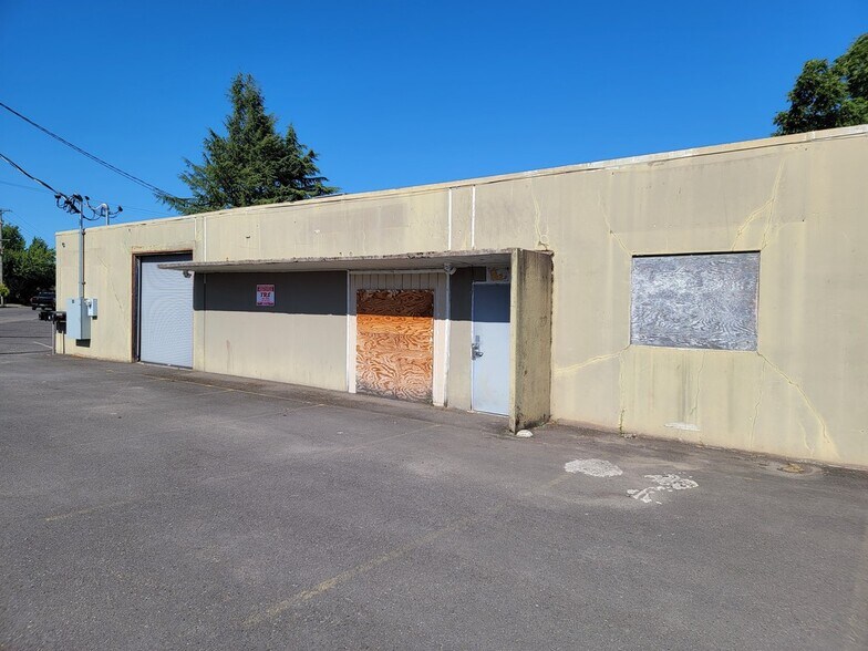 More Photos Of 3060 River Rd N, Salem Warehouse For Lease