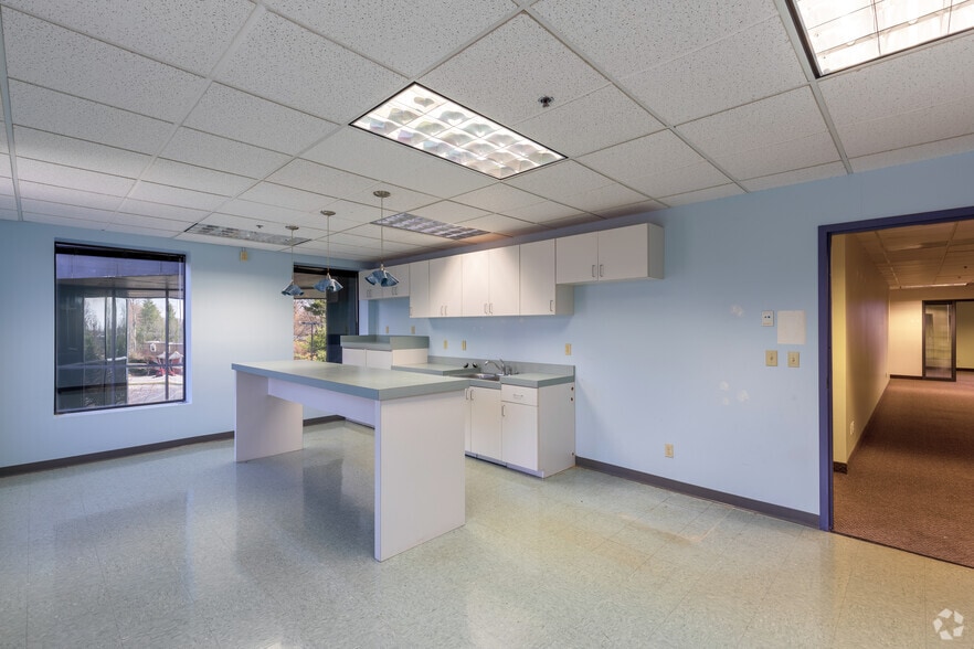 More Photos Of 10401 Linn Station Rd, Louisville Office For Lease