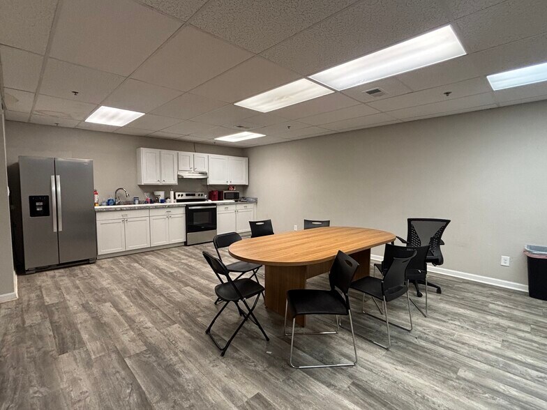 More Photos Of 130 Elk St, Lexington Manufacturing For Lease
