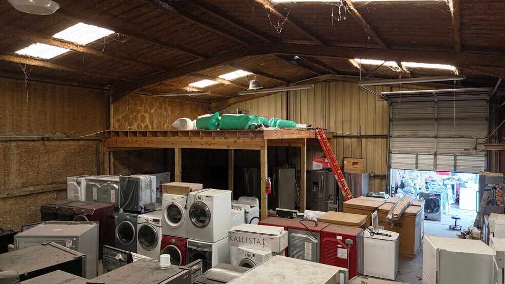 More Photos Of 8709 Irvington Blvd, Houston Warehouse For Sale