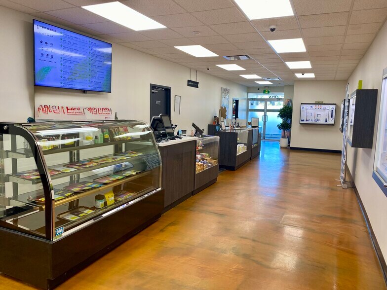 More Photos Of 9904 Franklin Ave, Fort McMurray Storefront Retail Office For Lease