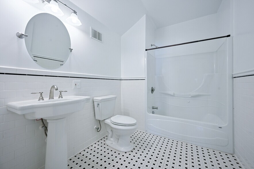 More Photos Of 56 Main St, Stamford Hotel For Sale