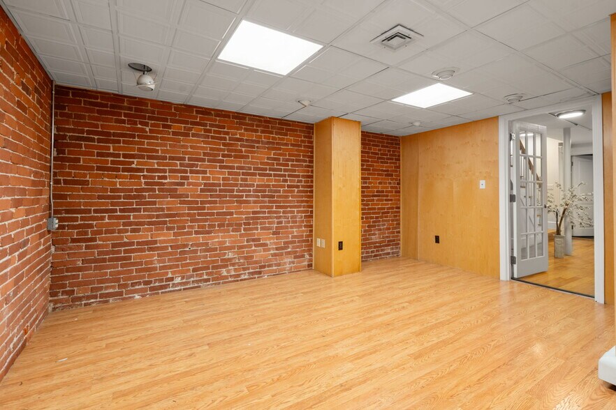 More Photos Of 1577 Beacon St, Brookline Medical For Lease