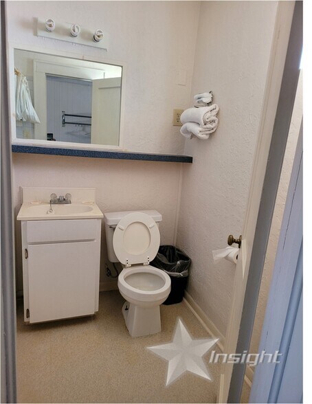 More Photos Of 1601 NW Cache Rd, Lawton Hospitality For Sale