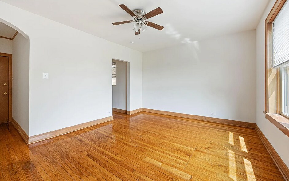 More Photos Of 6400 N Glenwood Ave, Chicago Multifamily For Sale