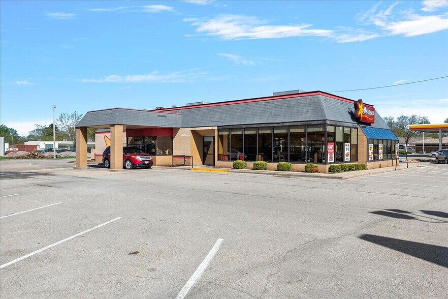 More Photos Of 331 N Main St, Chatham Fast Food For Sale