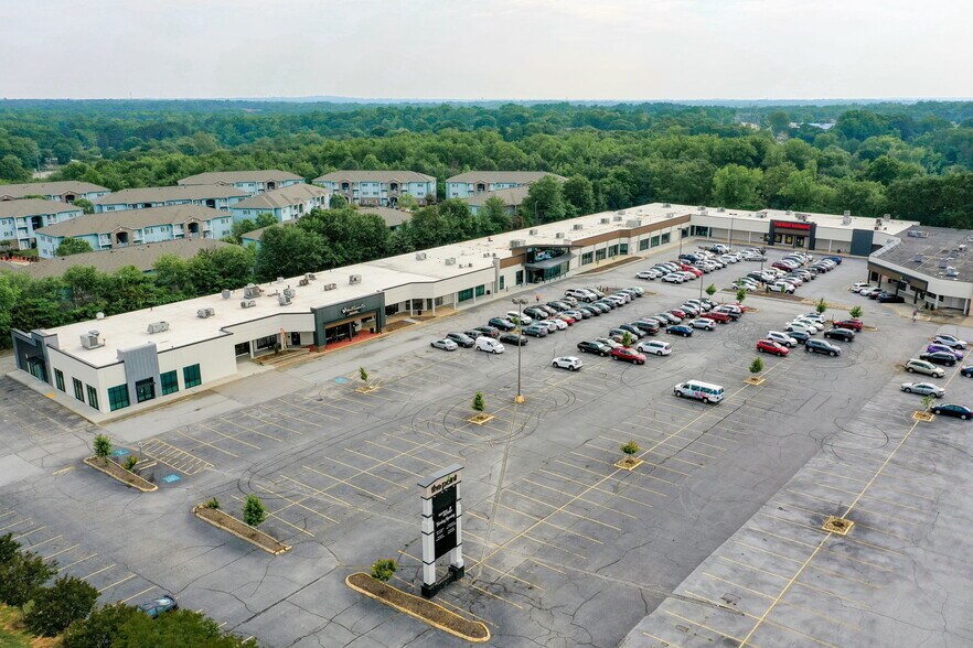 More Photos Of 3715 E North St, Greenville Unknown For Lease