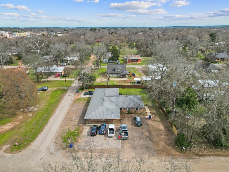 More Photos Of 300 S Cedar St, Crockett Apartments For Sale