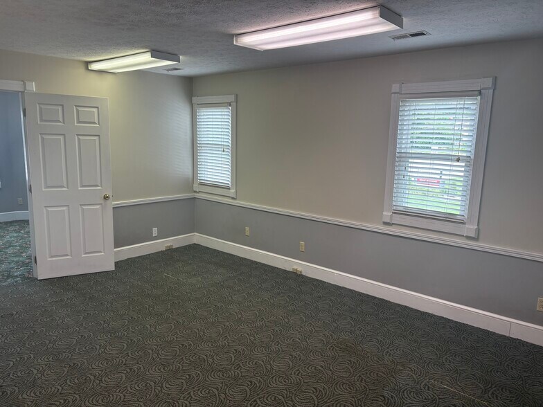 More Photos Of 25 E Central Ave, Springboro Office For Lease