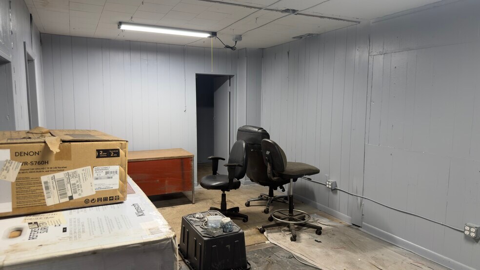 More Photos Of 2800 Delano St, Pensacola Warehouse For Lease