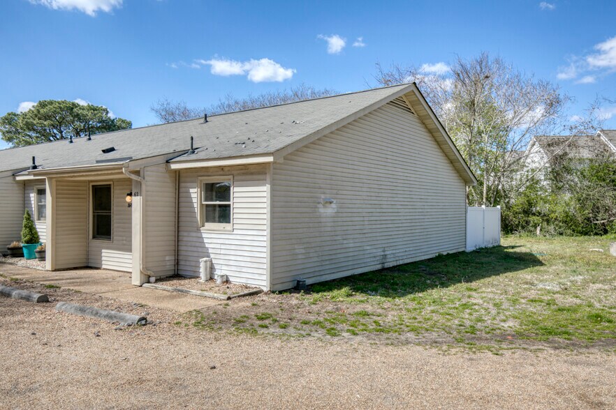 More Photos Of 7626 Bellehaven Dr, Gloucester Point Apartments For Sale