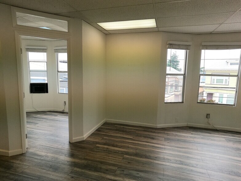 More Photos Of 4609-4695 Telegraph Ave, Oakland Office For Lease