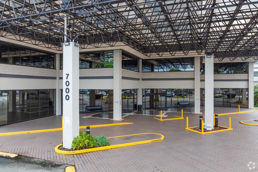 More Photos Of 7000 W Palmetto Park Rd, Boca Raton Office Residential For Lease