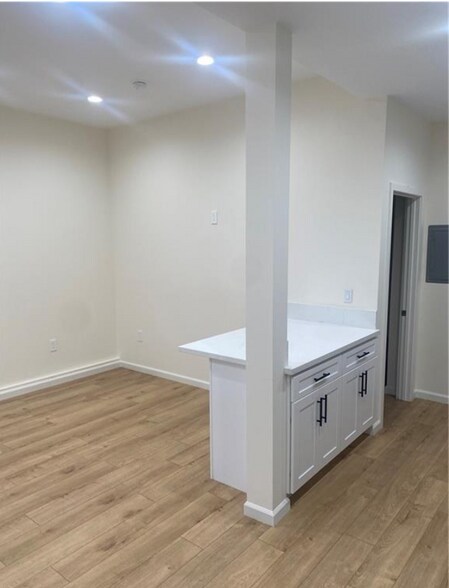 More Photos Of 405 W Broadway, Glendale Apartments For Sale