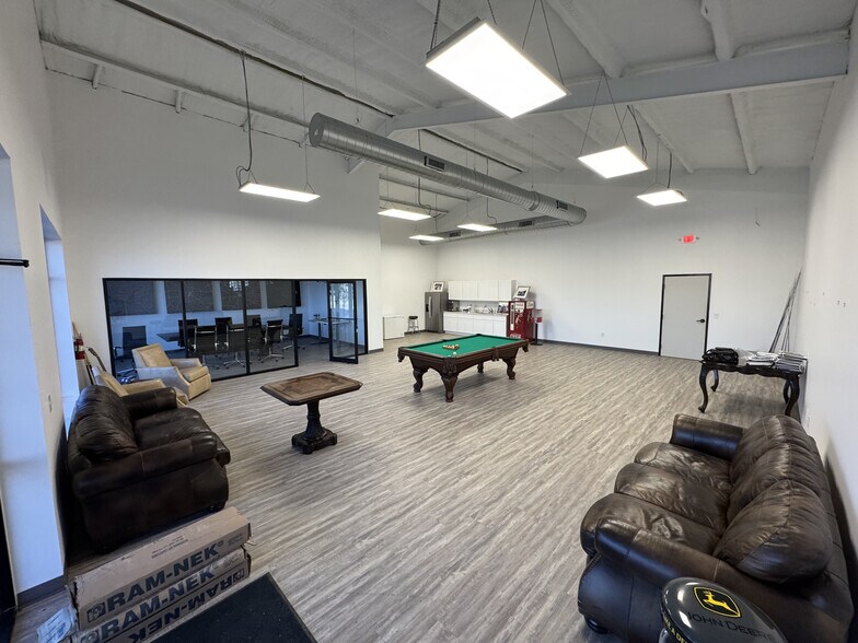 More Photos Of 263 Ranch Trail, Rockwall Flex For Lease