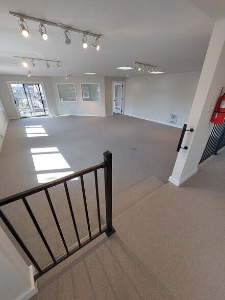 More Photos Of 2106 NW Vernon Pl, Seattle Loft Creative Space For Lease