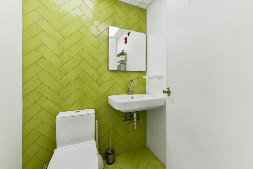 More Photos Of 555 E 2nd St, South Boston Loft Creative Space For Lease