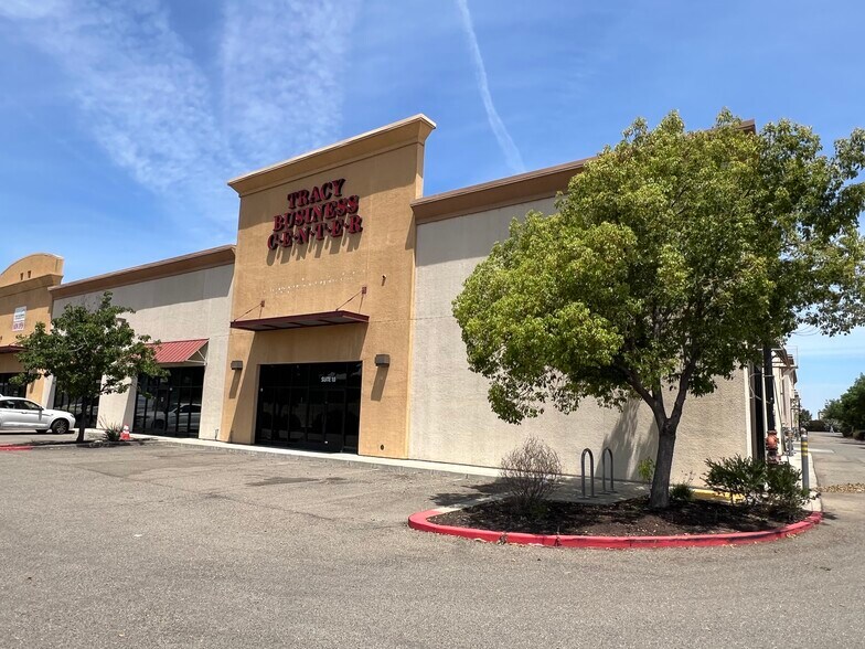 Primary Photo Of 470 W Larch Rd, Tracy Service For Sale