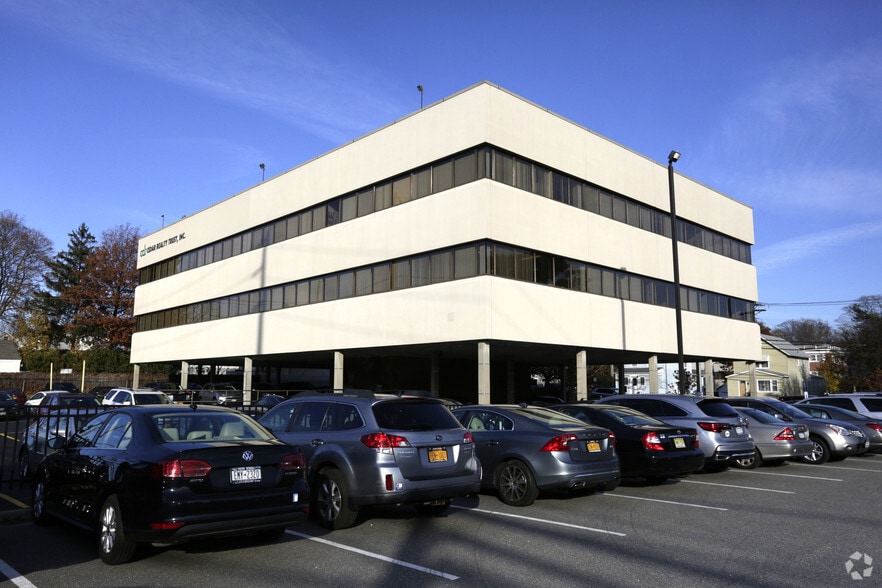More Photos Of 44 S Bayles Ave, Port Washington Medical For Lease