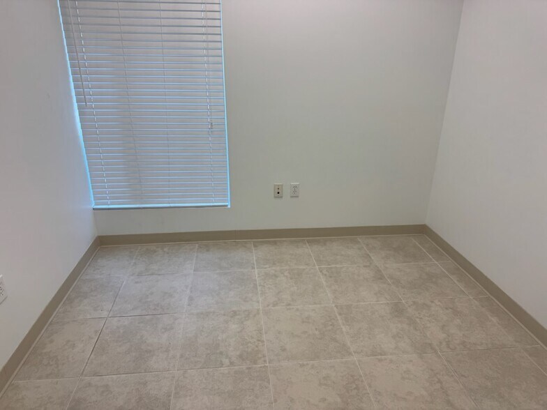More Photos Of 660 NW Enterprise Dr, Port Saint Lucie Unknown For Lease
