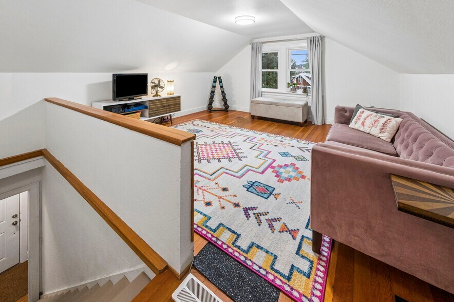 More Photos Of 11020 N Moore Ave, Portland Flex For Sale