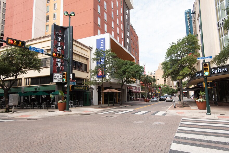 More Photos Of 420 E Houston St, San Antonio Storefront Retail Office For Lease