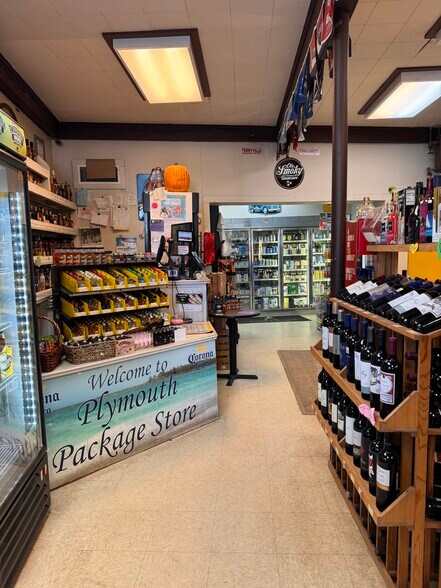 More Photos Of 166 S Riverside Ave, Pequabuck Freestanding For Sale