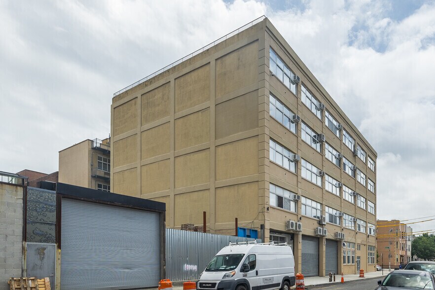 More Photos Of 231 Norman Ave, Brooklyn Apartments For Lease