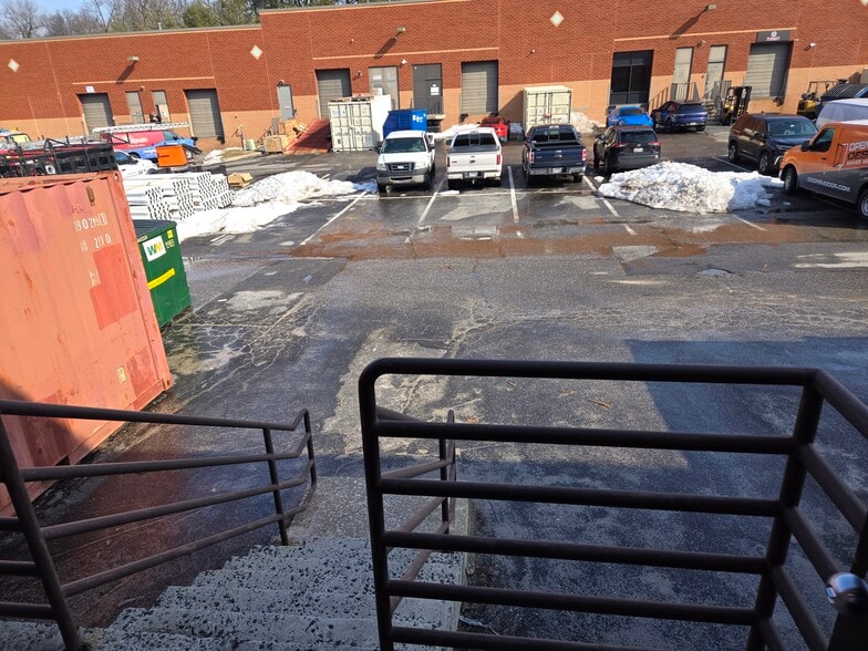 More Photos Of 8227 Cloverleaf Dr, Millersville Light Manufacturing For Sale