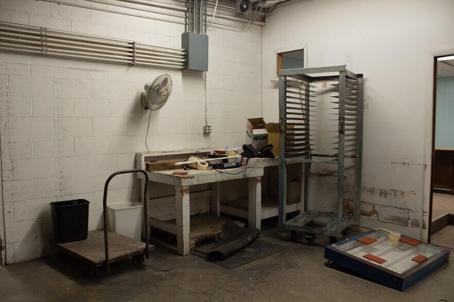 More Photos Of 645 Bellefontaine Ave, Marion Light Distribution For Sale