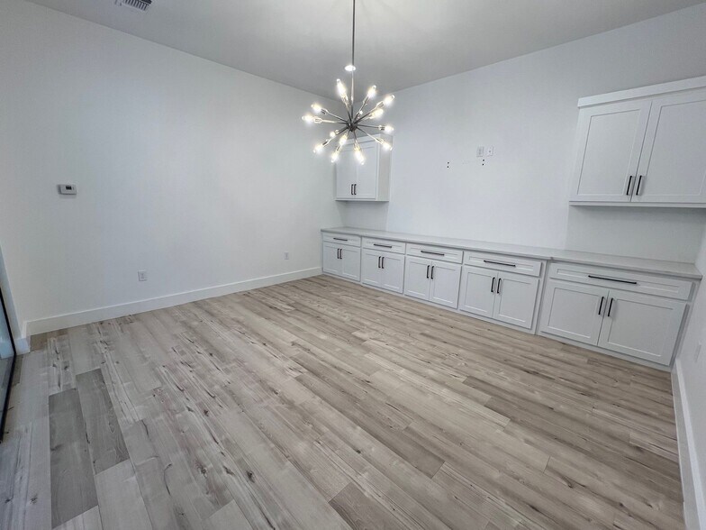 More Photos Of 8341 Upland Ave, Lubbock Office For Sale