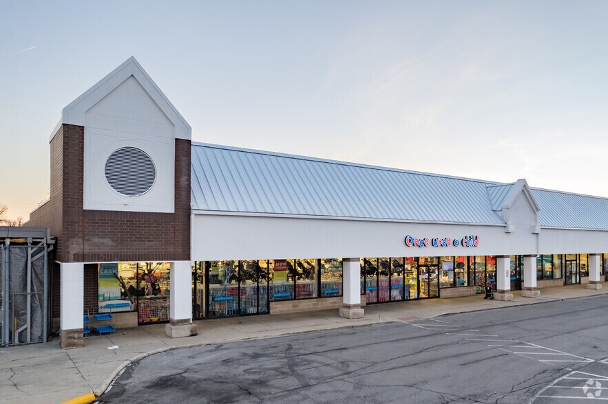 More Photos Of 5315-5329 Coldwater Rd, Fort Wayne Unknown For Lease