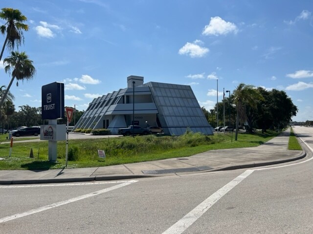 More Photos Of 1000 N Tamiami Trl, Nokomis Bank For Lease