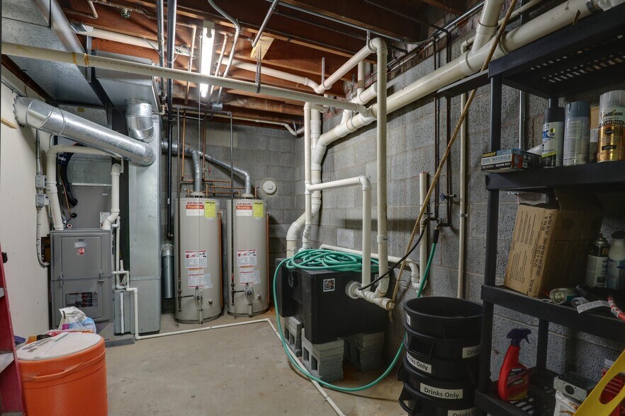 More Photos Of 516 Maine St, Quincy Flex For Sale