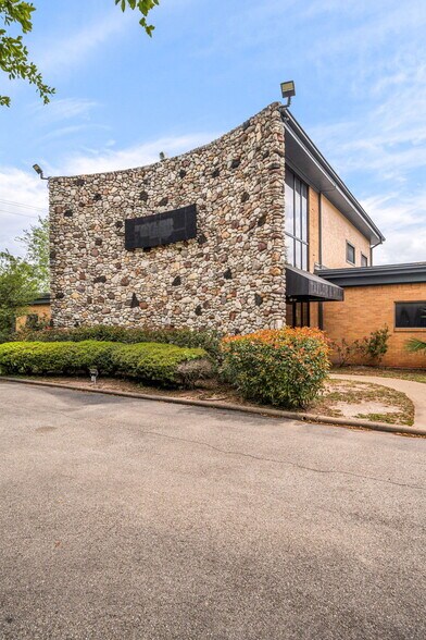More Photos Of 9941 Rowlett Rd, Houston Medical For Lease