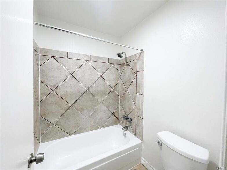 More Photos Of 13717 Chadron Ave, Hawthorne Apartments For Sale