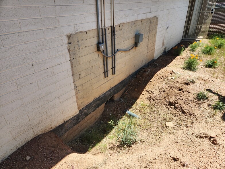 More Photos Of 704 S Meadow St, Payson Office For Sale