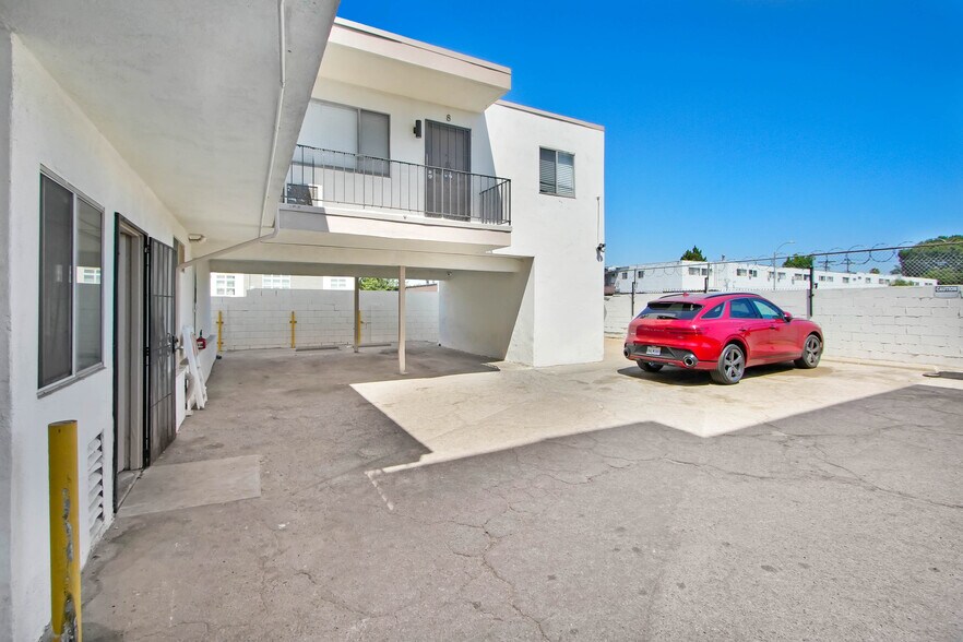 More Photos Of 11763 Hamlin St, North Hollywood Multifamily For Sale