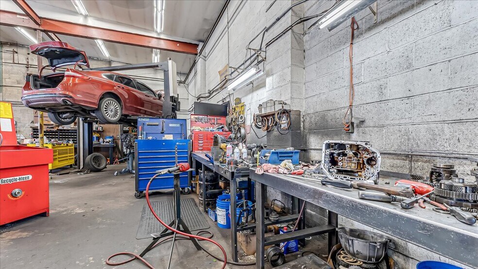 More Photos Of 2115 Union Blvd, Allentown Auto Repair For Sale