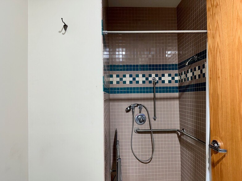 More Photos Of 930-932 Hamlin Ct, Sunnyvale Research And Development For Lease