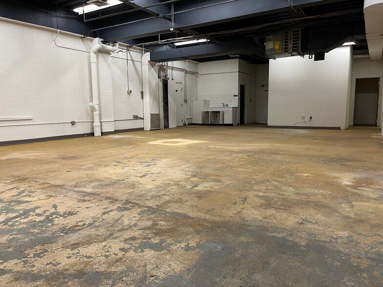 More Photos Of 1 Testa Pl, Norwalk Warehouse For Lease