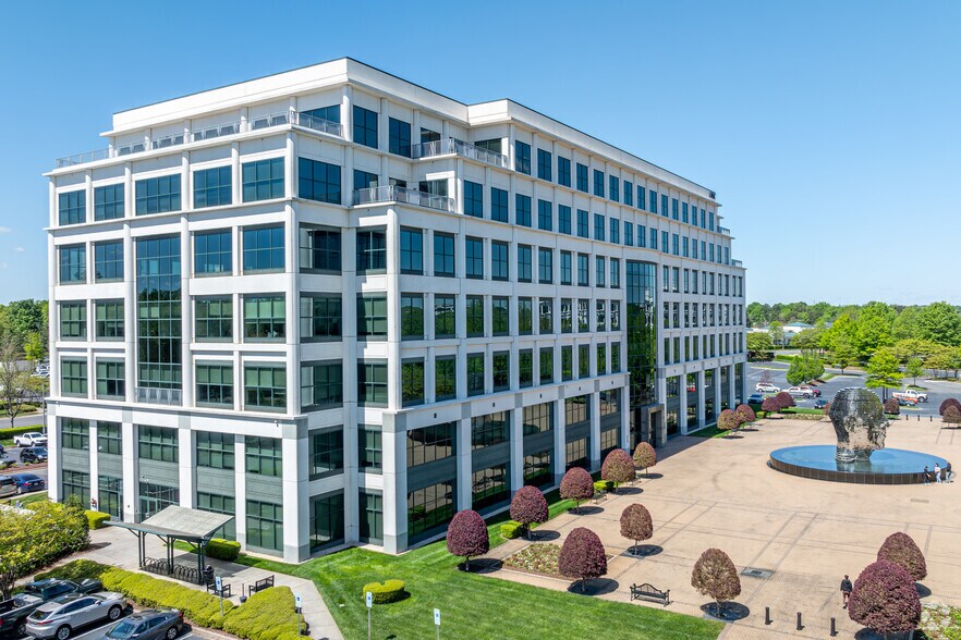 More Photos Of 3701 Arco Corporate Dr, Charlotte Office Residential For Lease