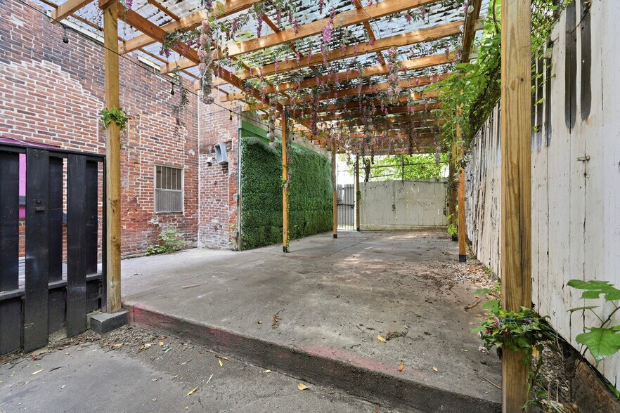 More Photos Of 1437-39 South Street, Philadelphia Specialty For Lease