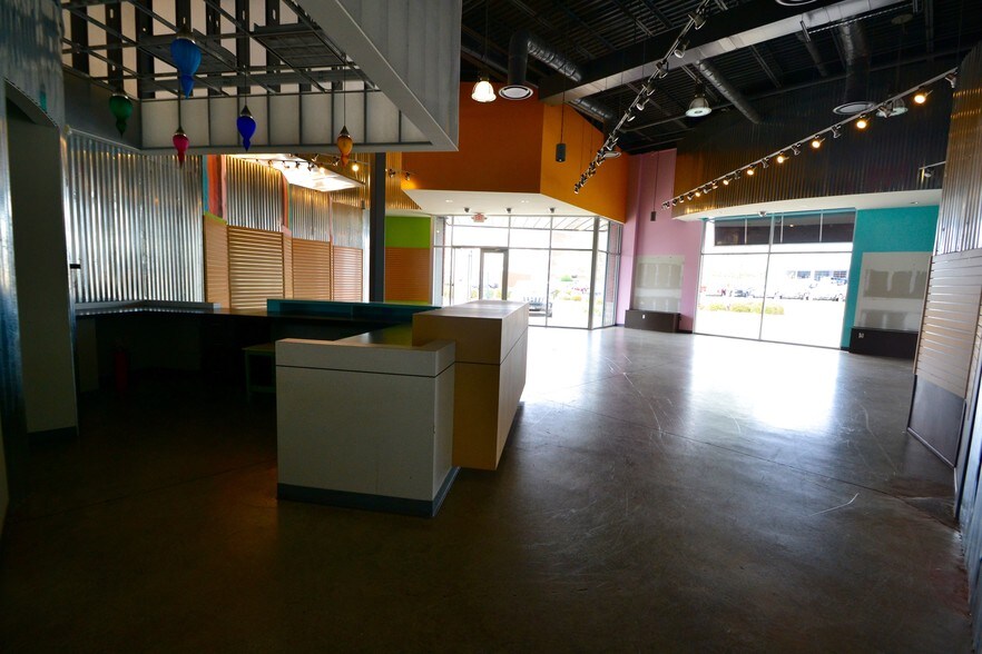 More Photos Of 1640 Rollins Way, Columbus Storefront For Lease